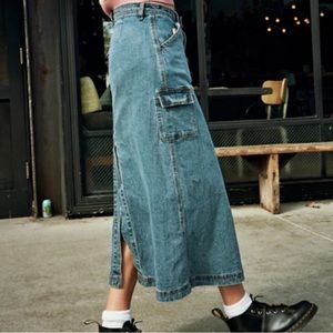 ✨Brandy Melville Midi Denim Skirt✨